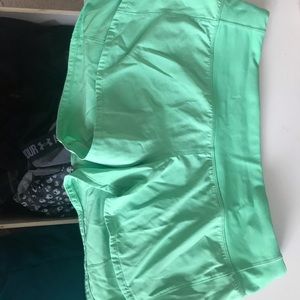 Lululemon speed up shorts 2.5 size 6 in kiwi green